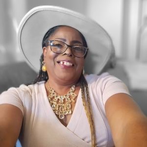 Meet your Posher, Leah a